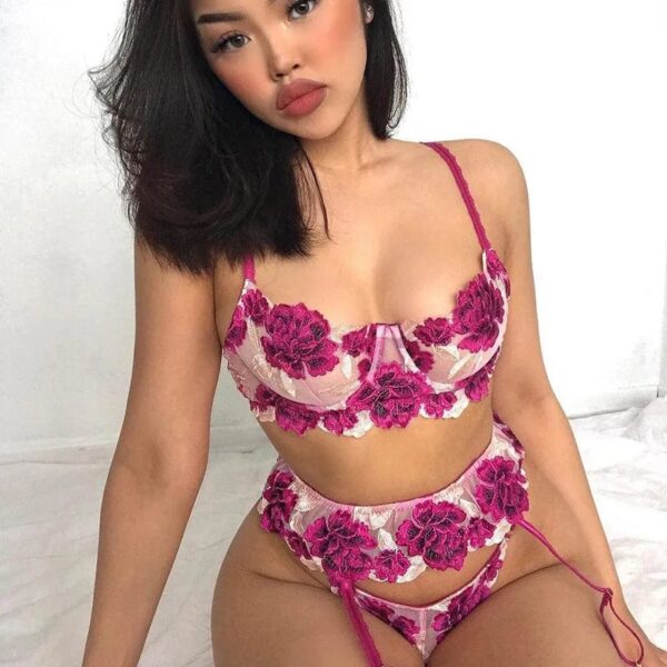 Kinky Cloth Rose red / L 3-Piece Embroidery Lace Bra Set