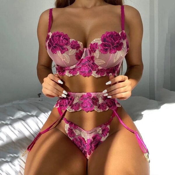 Kinky Cloth Rose red / L 3-Piece Embroidery Lace Bra Set