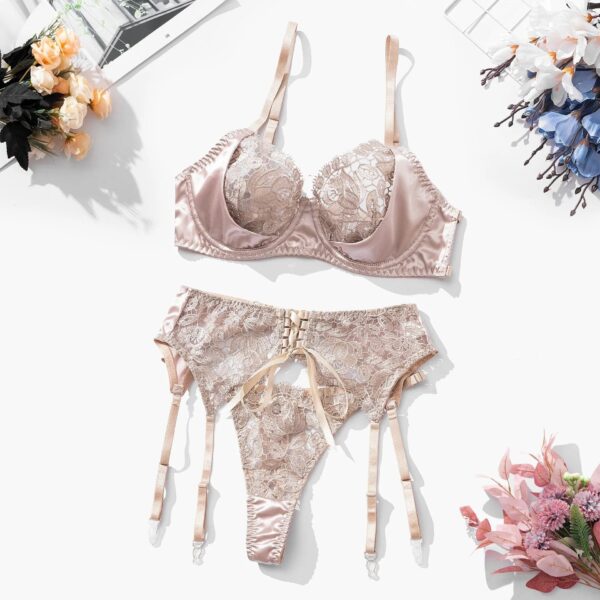 Kinky Cloth Apricot / S 3-Piece Floral Embroidery Lingerie Set