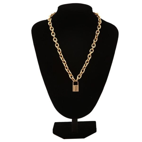 Kinky Cloth Gold Chain