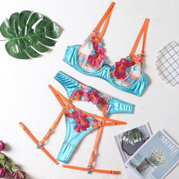 Kinky Cloth Blue / S Contrast Color Embroidery Bra Set