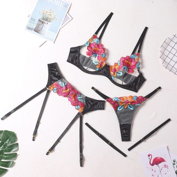 Kinky Cloth Full Black / S Contrast Color Embroidery Bra Set