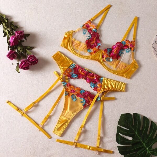 Kinky Cloth Full Yellow / S Contrast Color Embroidery Bra Set