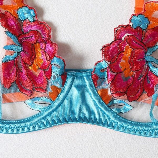 Kinky Cloth Contrast Color Embroidery Bra Set