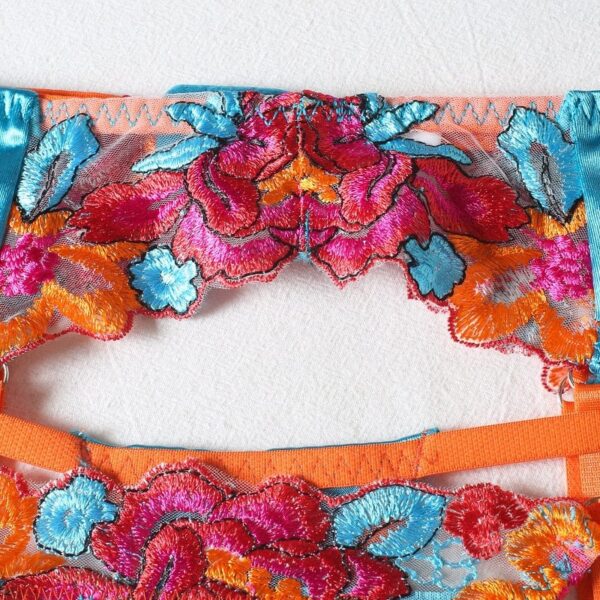 Kinky Cloth Contrast Color Embroidery Bra Set