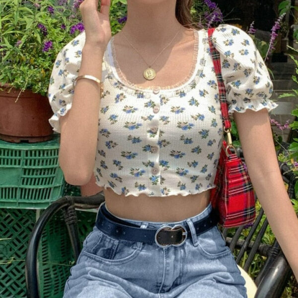 Kinky Cloth Floral Single Breasted Crop Top