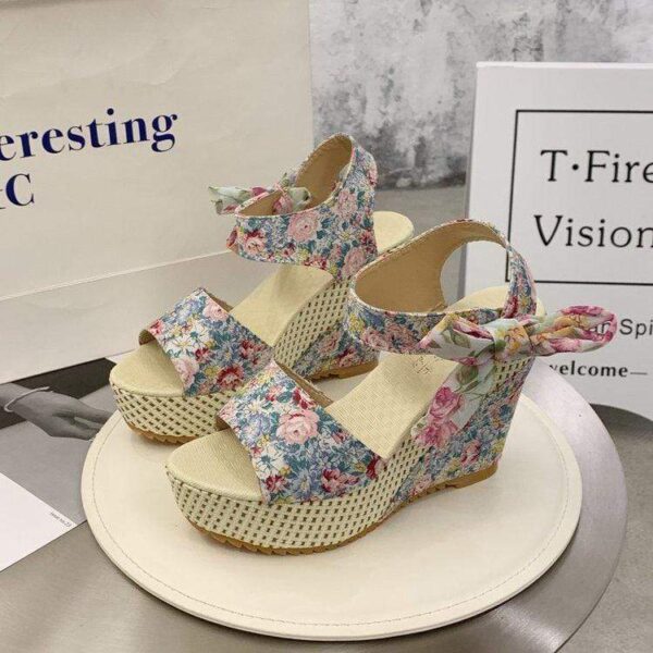 Kinky Cloth Sky Blue / 35 Lace Floral Wedge Sandals